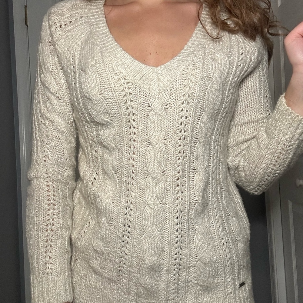 Hollister Cream V-Neck Cable Knit Sweater